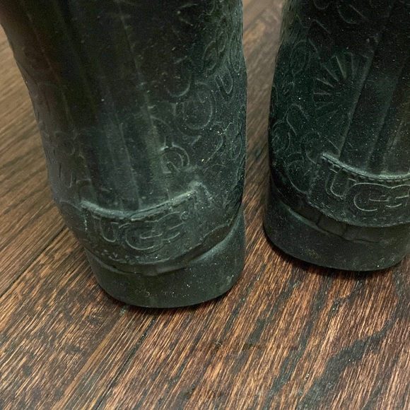 UGG rain boots in great shape - Picture 4 of 5